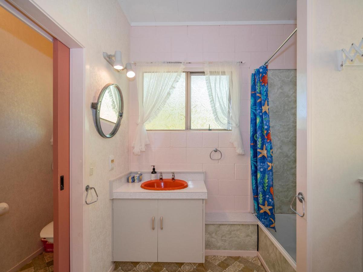 Cosy At Cooks - Cooks Beach Downstairs Unit Экстерьер фото