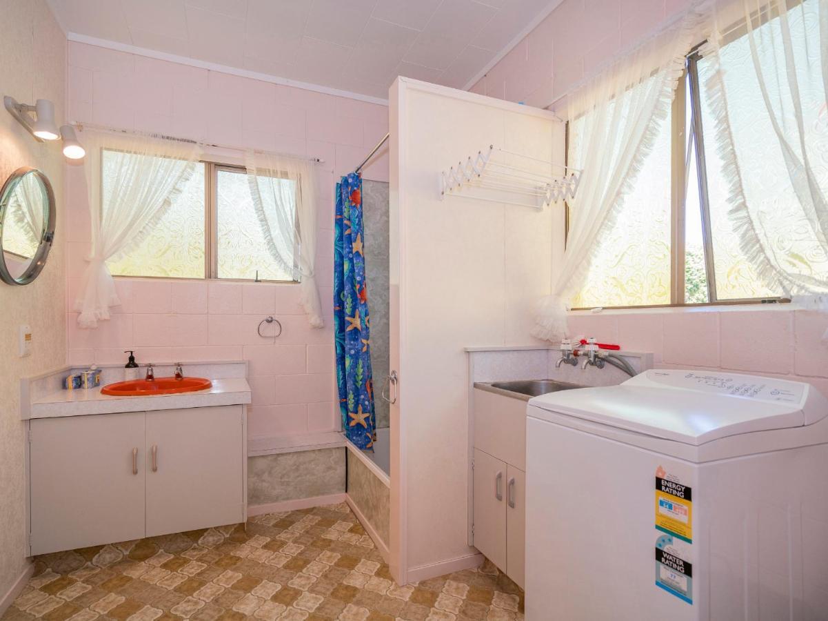 Cosy At Cooks - Cooks Beach Downstairs Unit Экстерьер фото