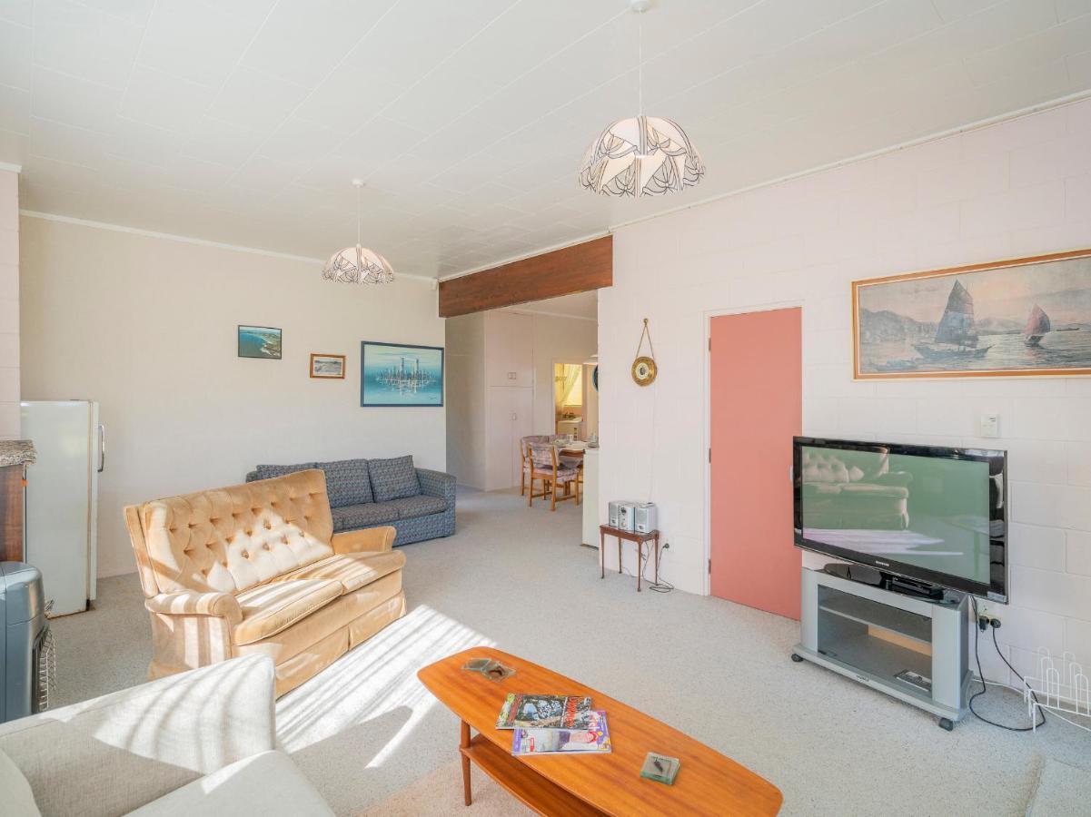 Cosy At Cooks - Cooks Beach Downstairs Unit Экстерьер фото