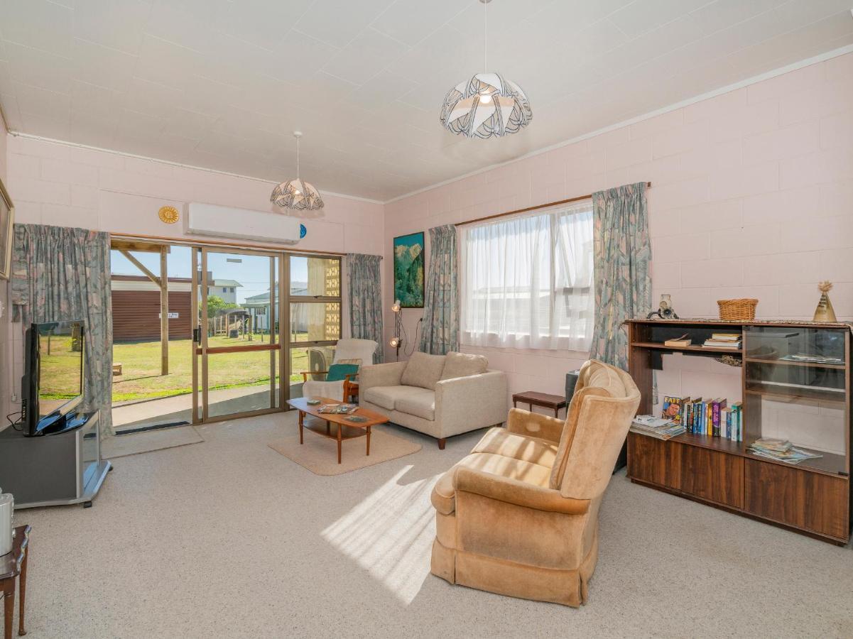 Cosy At Cooks - Cooks Beach Downstairs Unit Экстерьер фото