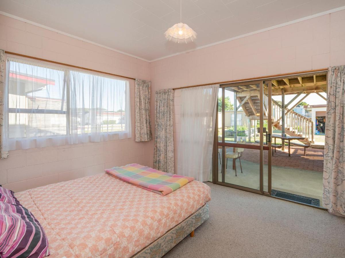 Cosy At Cooks - Cooks Beach Downstairs Unit Экстерьер фото