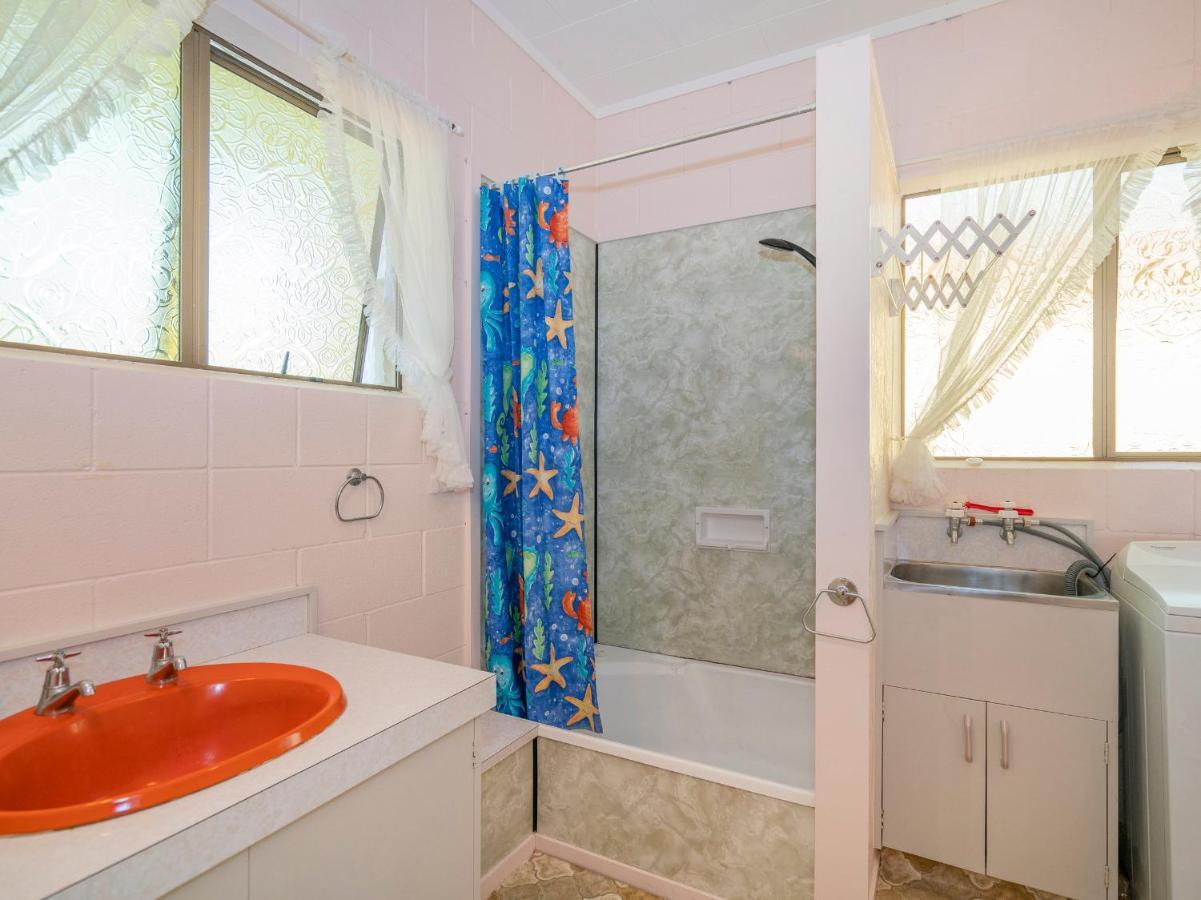 Cosy At Cooks - Cooks Beach Downstairs Unit Экстерьер фото